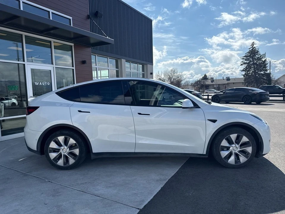 2021 Tesla Model Y - Image 8 of 21