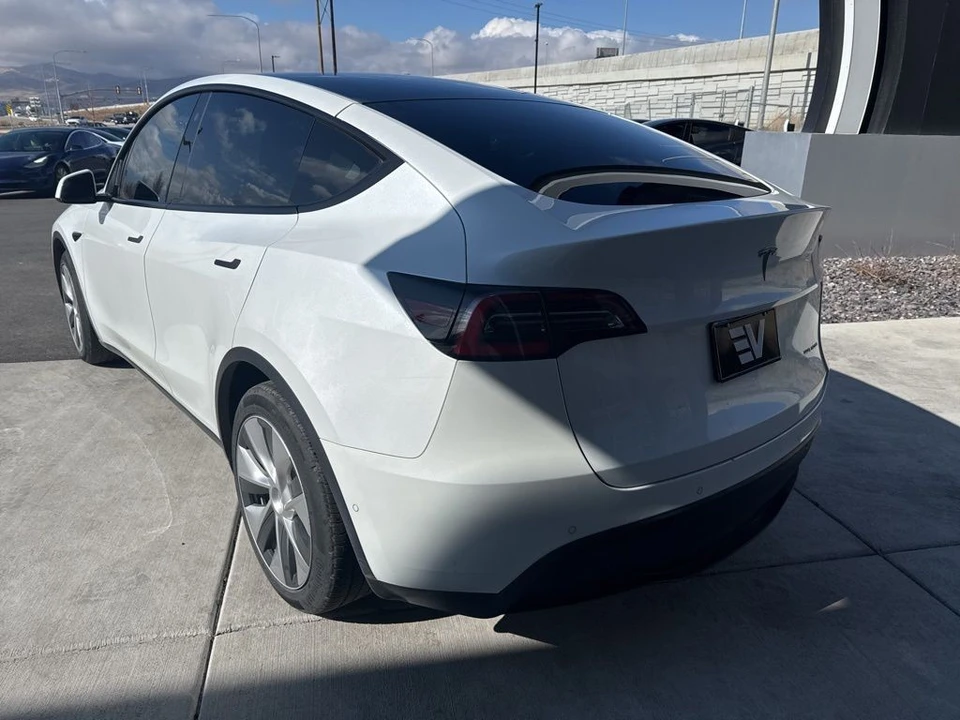2021 Tesla Model Y - Image 5 of 21