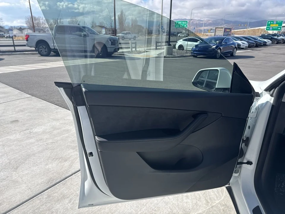 2021 Tesla Model Y - Image 10 of 21