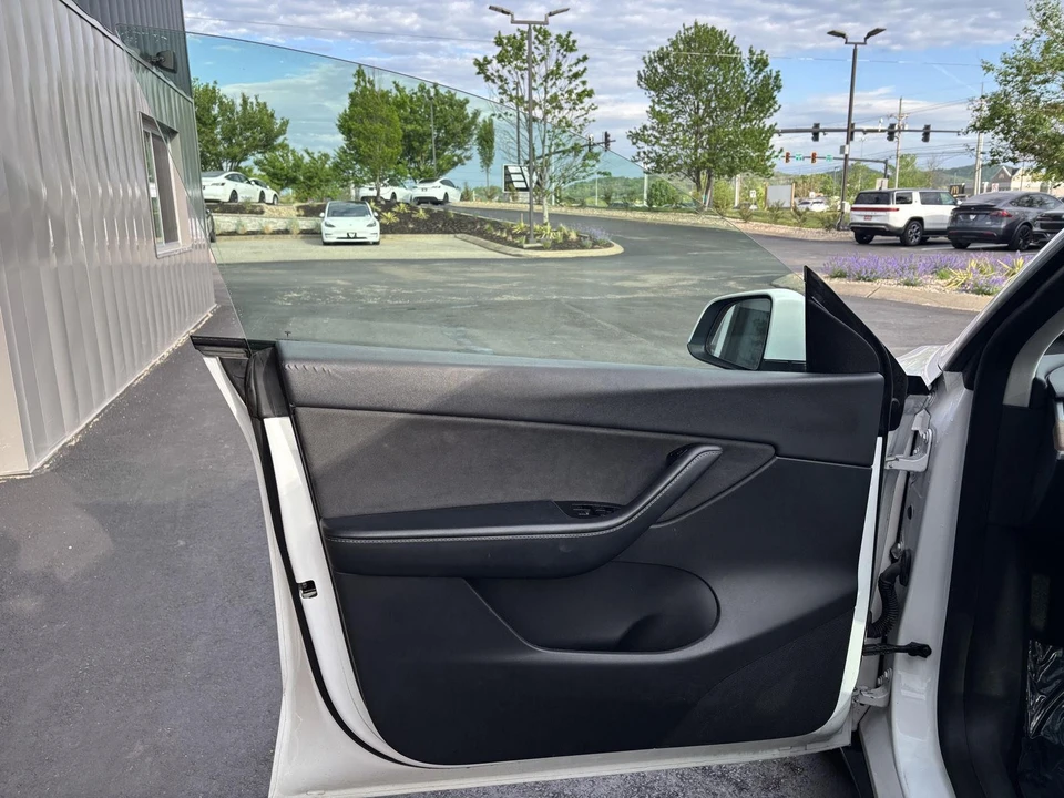 2021 Tesla Model Y - Image 15 of 18