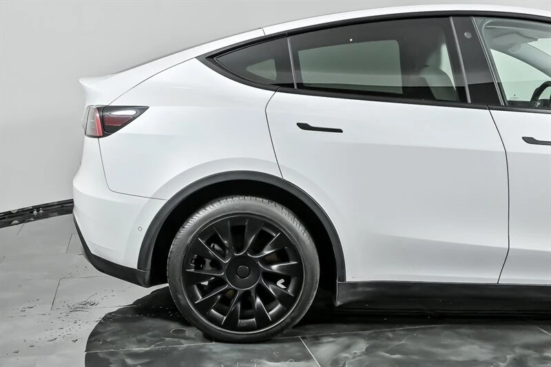 2021 Tesla Model Y - Image 11 of 21