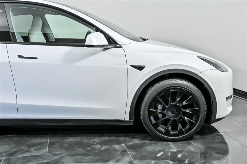 2021 Tesla Model Y - Image 12 of 21