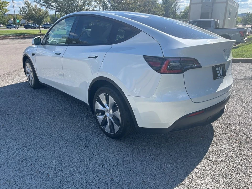 2021 Tesla Model Y - Image 5 of 8