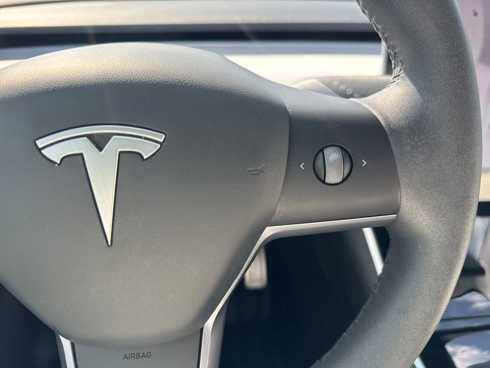 2021 Tesla Model Y - Image 17 of 21