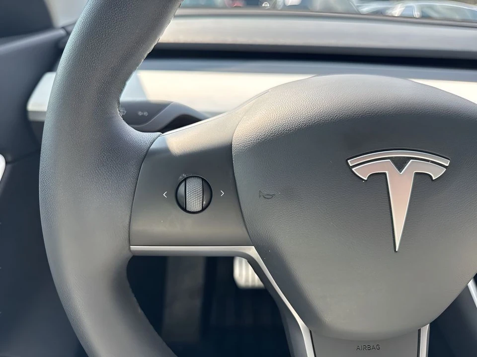 2021 Tesla Model Y - Image 16 of 21