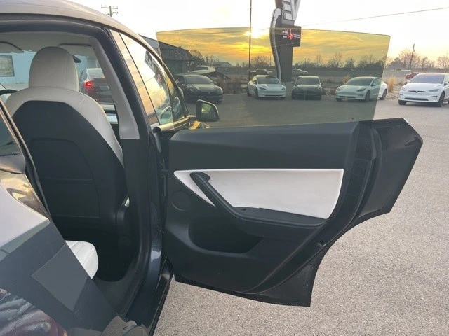 2021 Tesla Model Y - Image 17 of 21