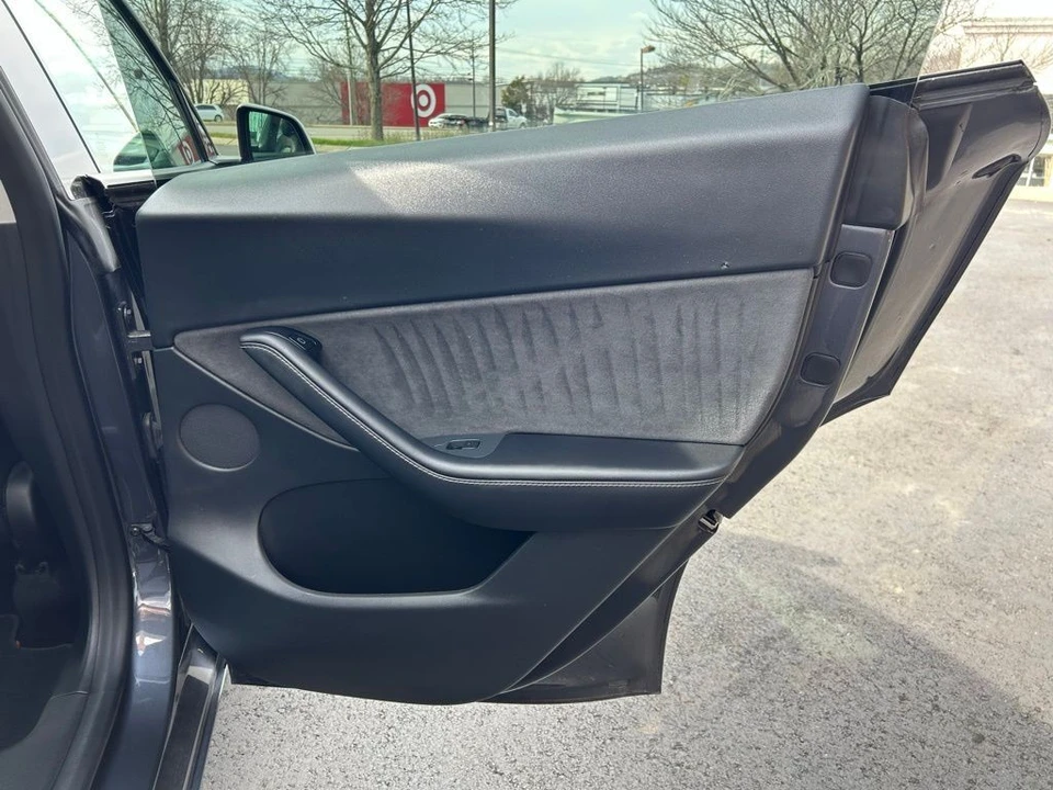 2021 Tesla Model Y - Image 8 of 17