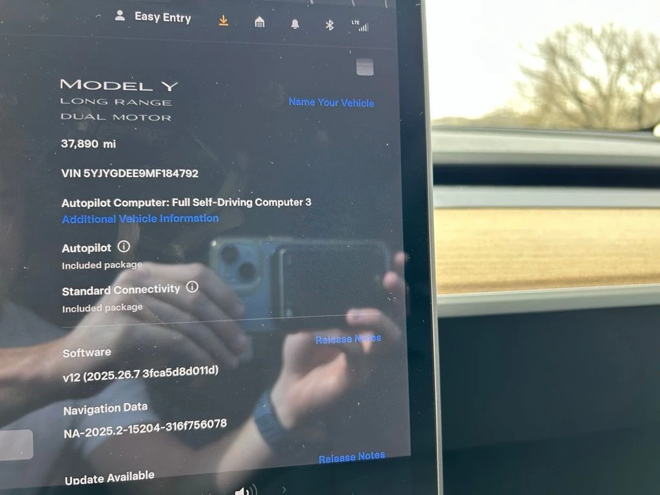 2021 Tesla Model Y - Image 16 of 17