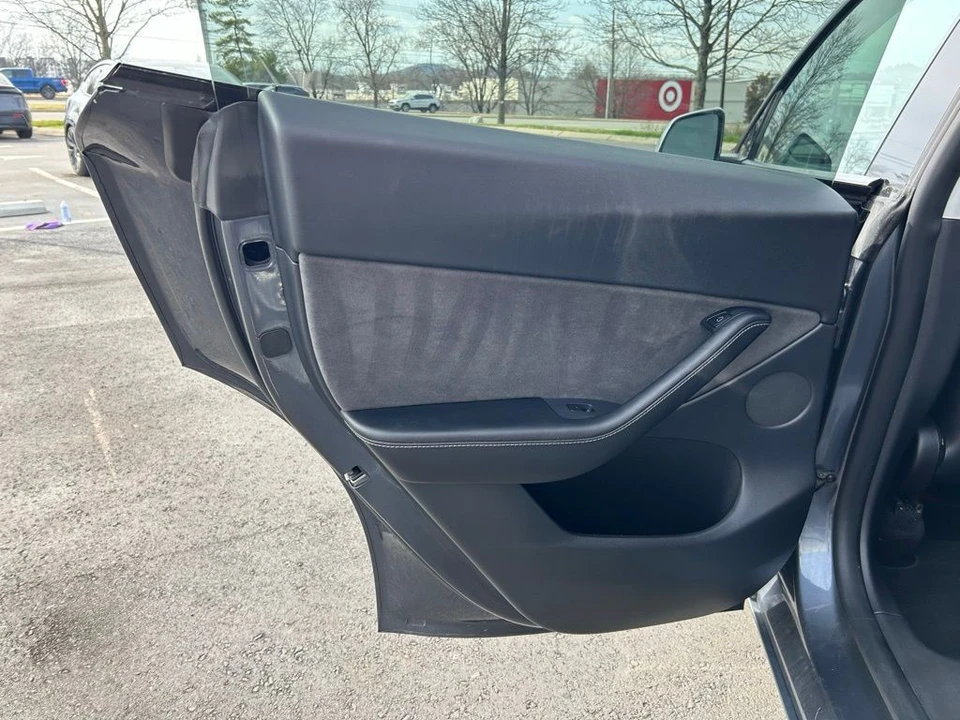 2021 Tesla Model Y - Image 10 of 17