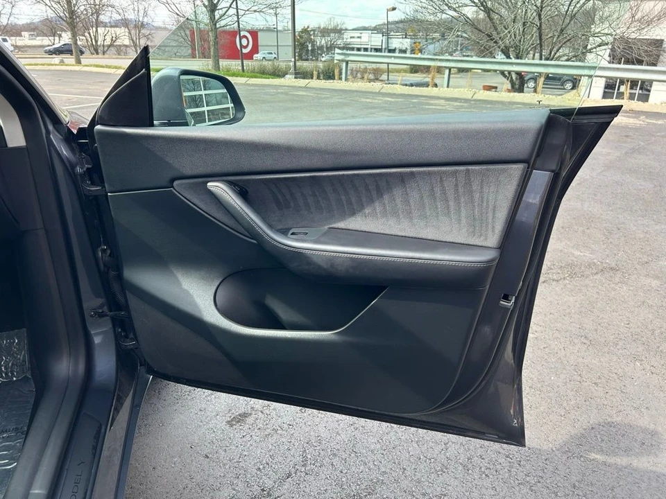 2021 Tesla Model Y - Image 12 of 17