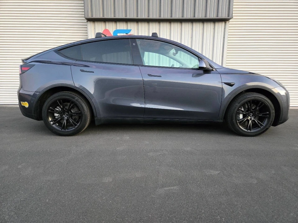 2021 Tesla Model Y - Image 10 of 21