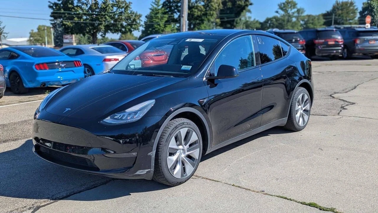 2021 Tesla Model Y - Image 2 of 12