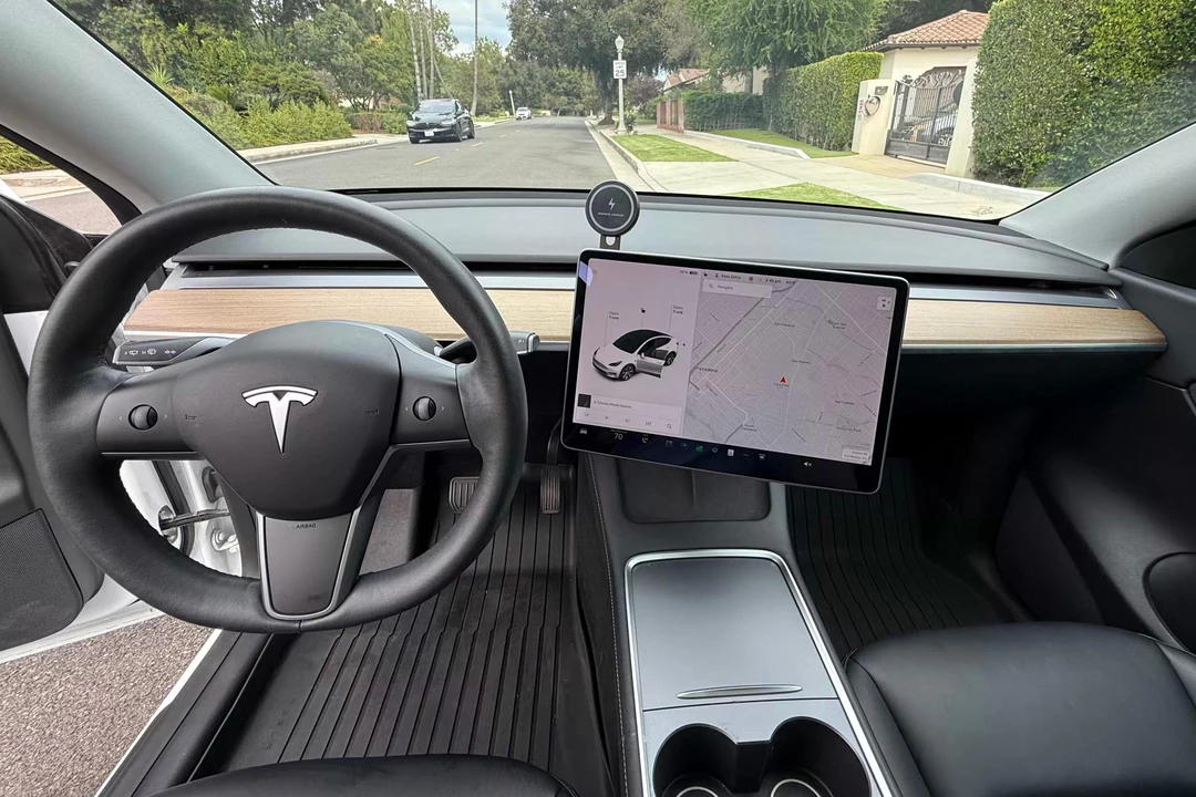 2021 Tesla Model Y - Image 24 of 31