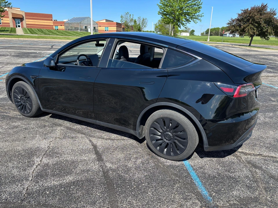 2021 Tesla Model Y - Image 8 of 31