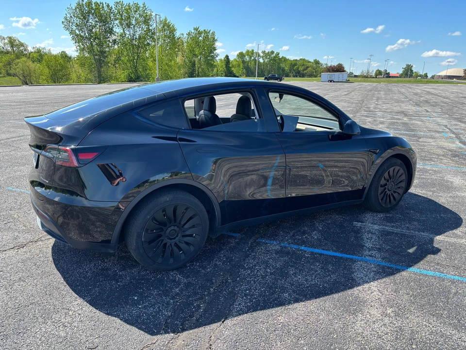 2021 Tesla Model Y - Image 10 of 31