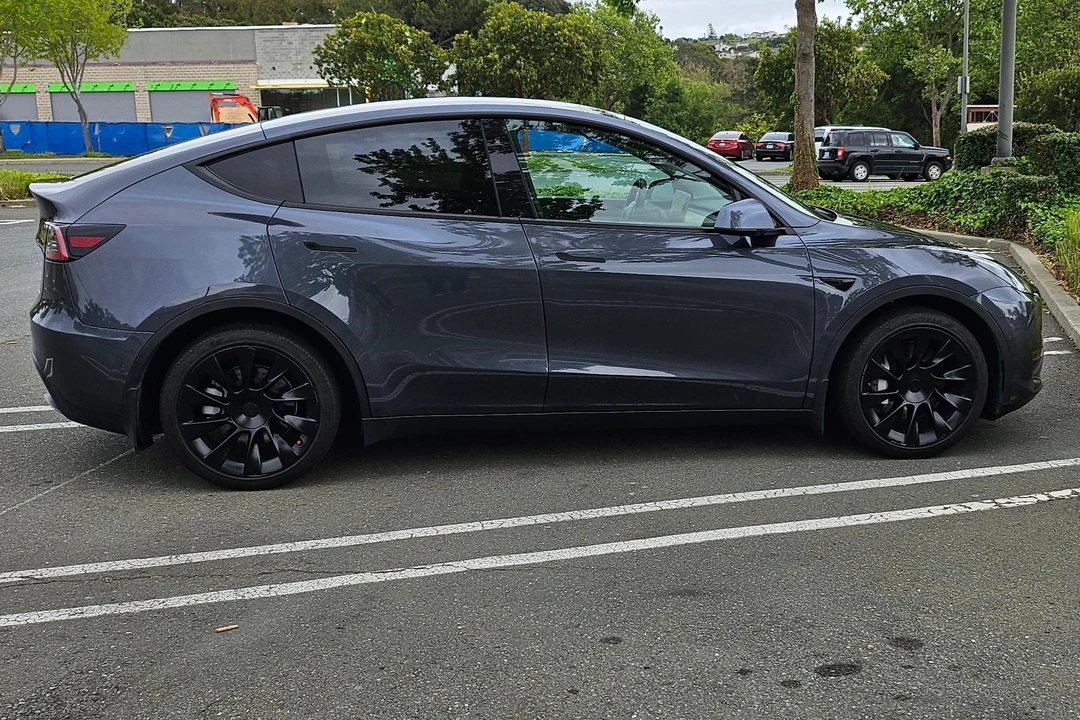 2021 Tesla Model Y - Image 13 of 31