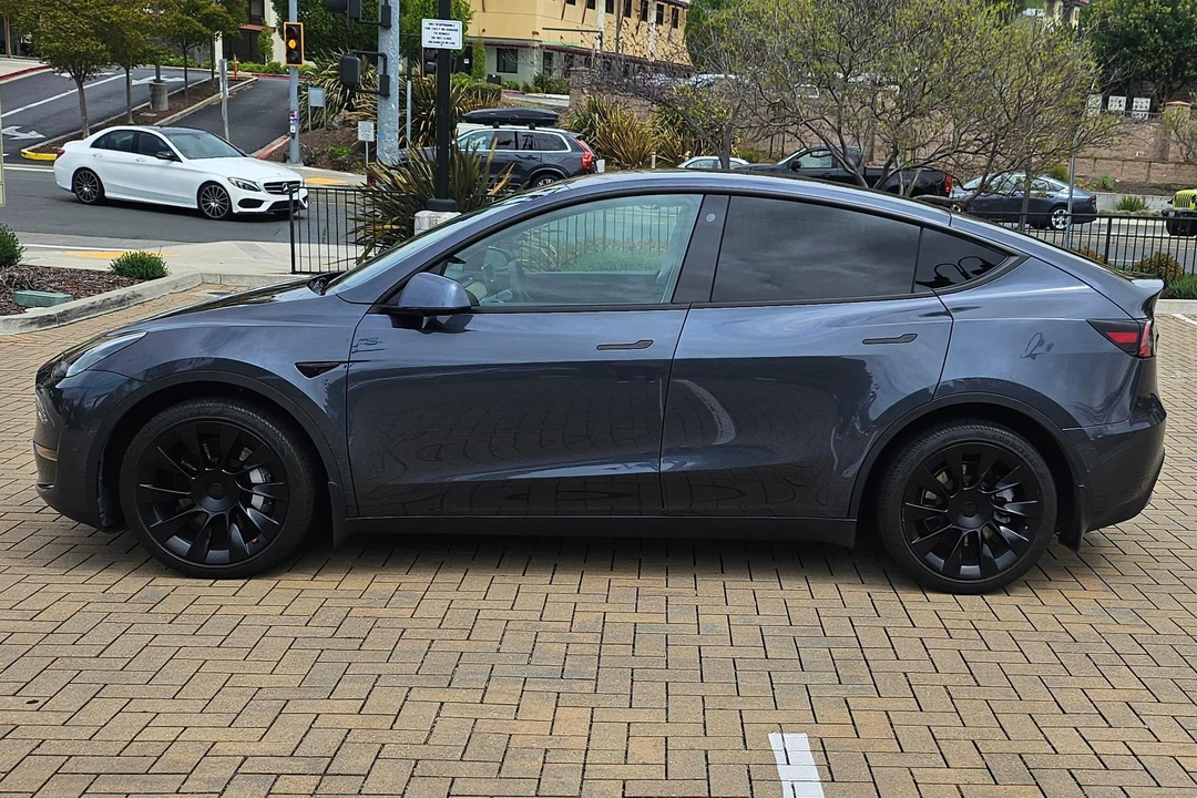 2021 Tesla Model Y - Image 10 of 31