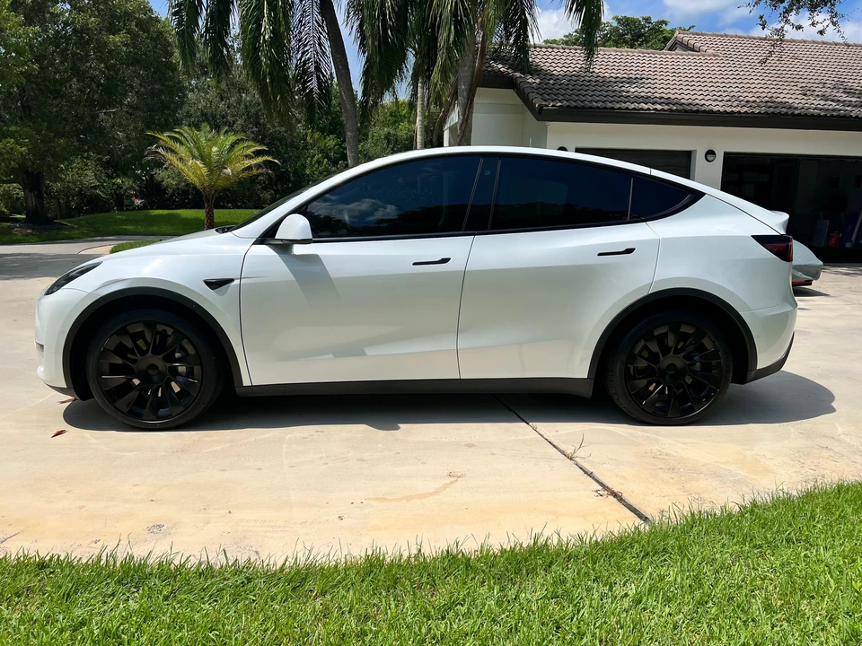 2021 Tesla Model Y - Image 8 of 31