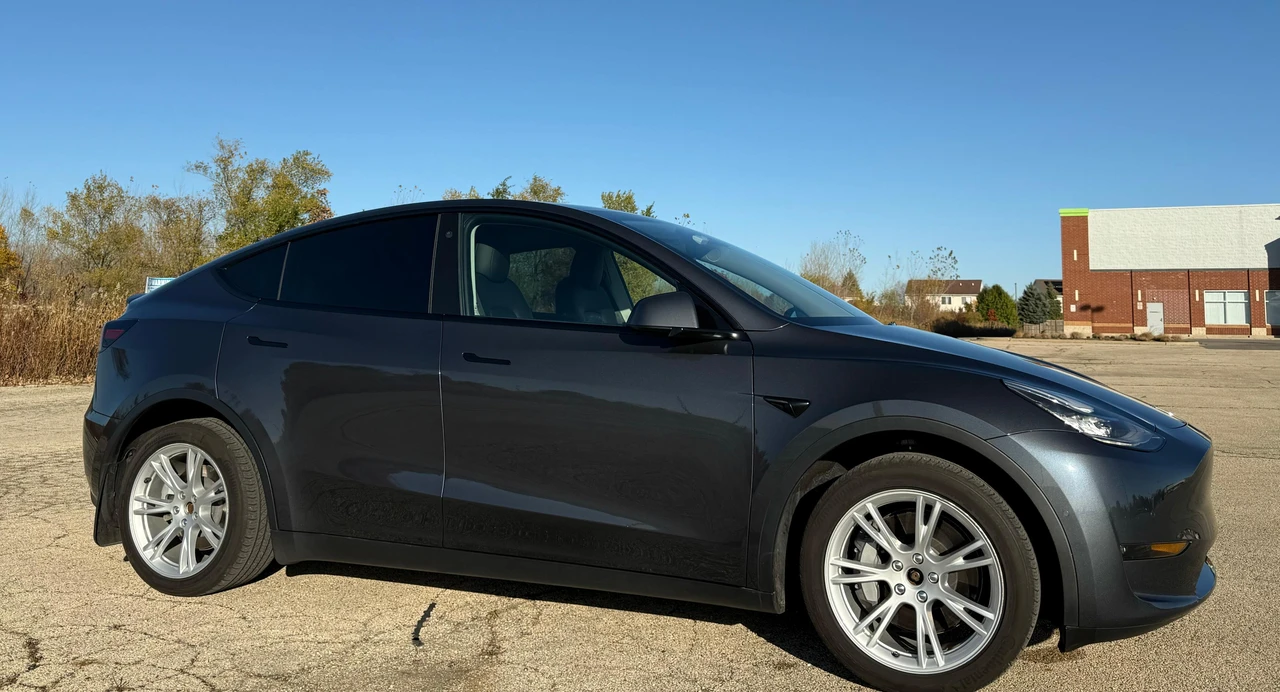 2021 Tesla Model Y - Image 25 of 31
