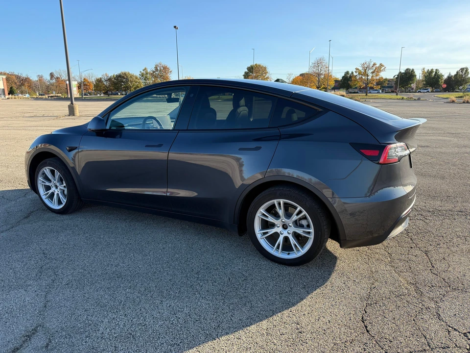 2021 Tesla Model Y - Image 13 of 31
