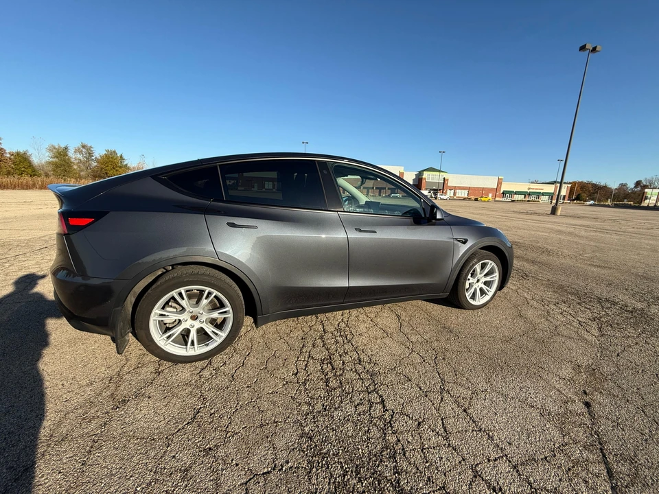 2021 Tesla Model Y - Image 22 of 31