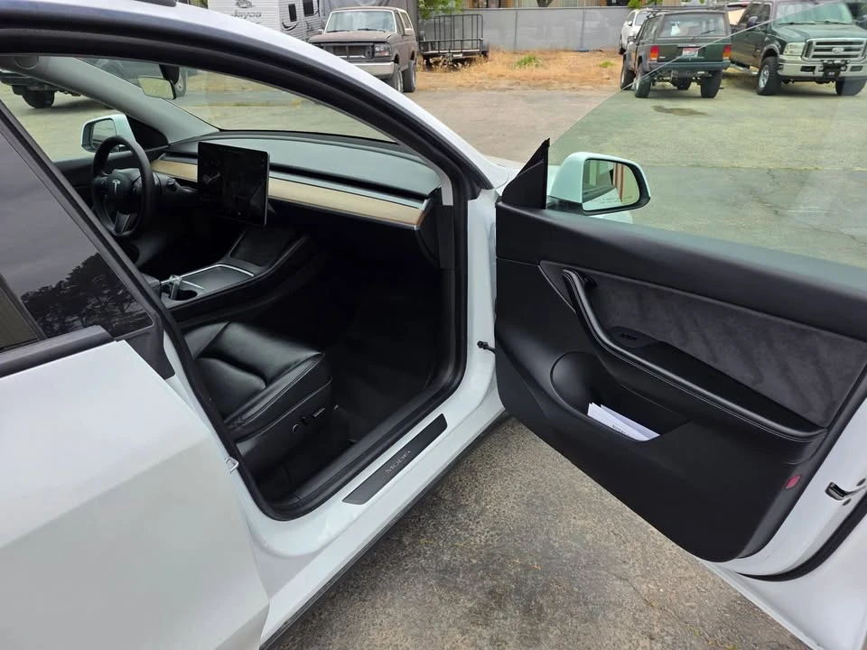 2021 Tesla Model Y - Image 16 of 20