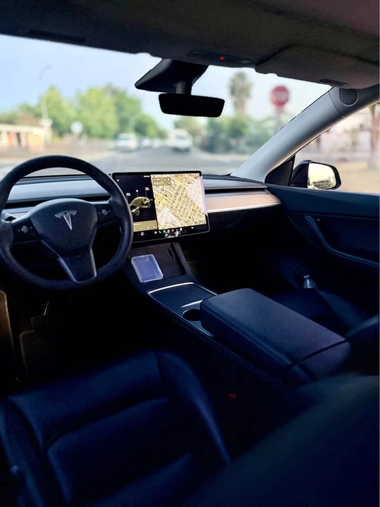 2021 Tesla Model Y - Image 9 of 14