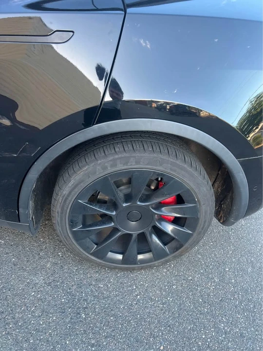 2021 Tesla Model Y - Image 17 of 18