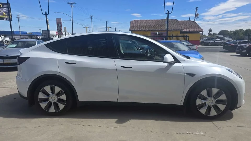 2021 Tesla Model Y - Image 4 of 16