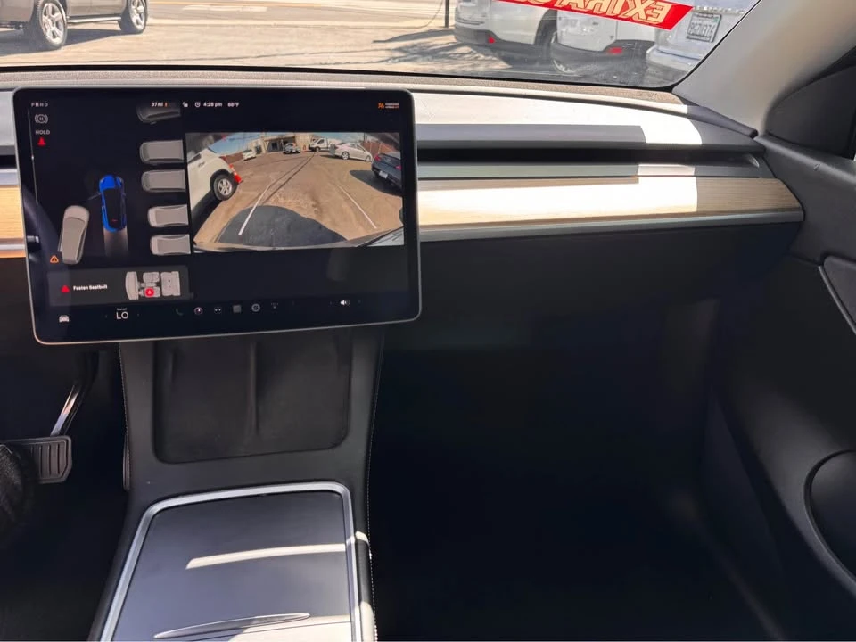 2021 Tesla Model Y - Image 8 of 17