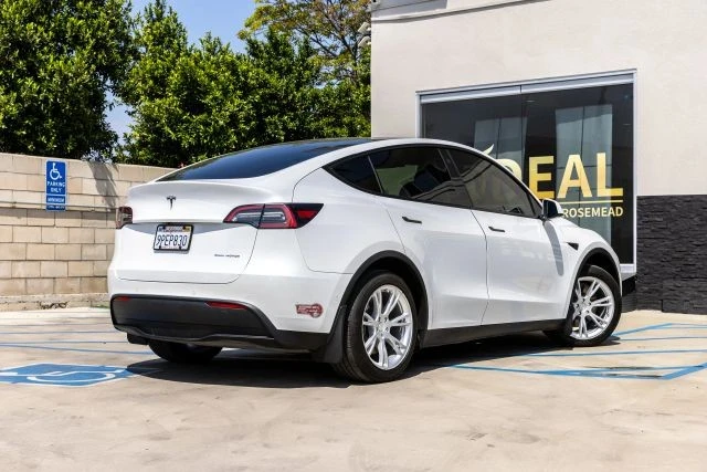 2021 Tesla Model Y - Image 14 of 29