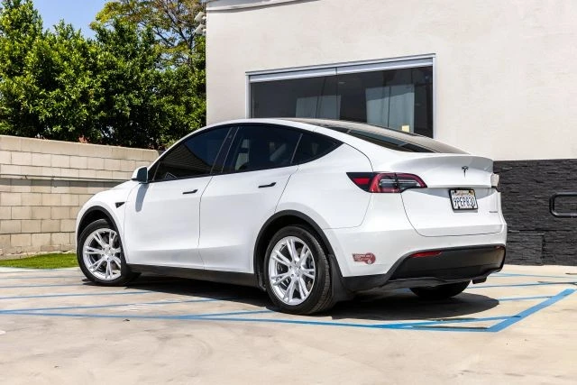2021 Tesla Model Y - Image 11 of 29
