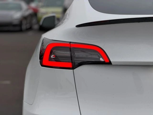 2021 Tesla Model Y - Image 9 of 21