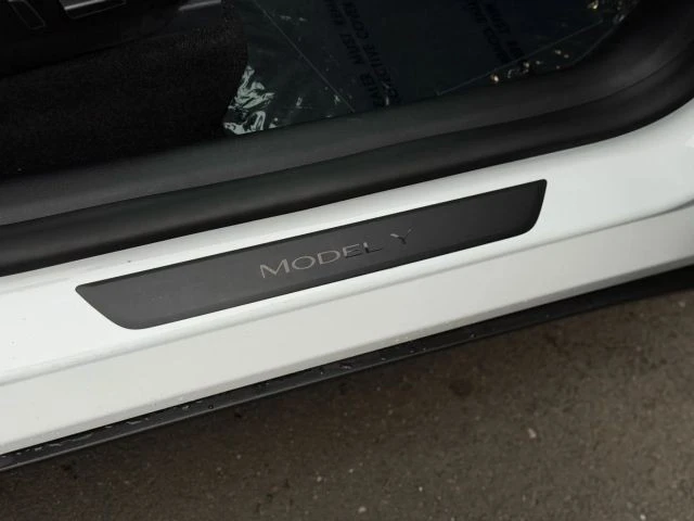 2021 Tesla Model Y - Image 13 of 21