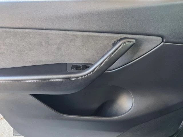 2021 Tesla Model Y - Image 18 of 21