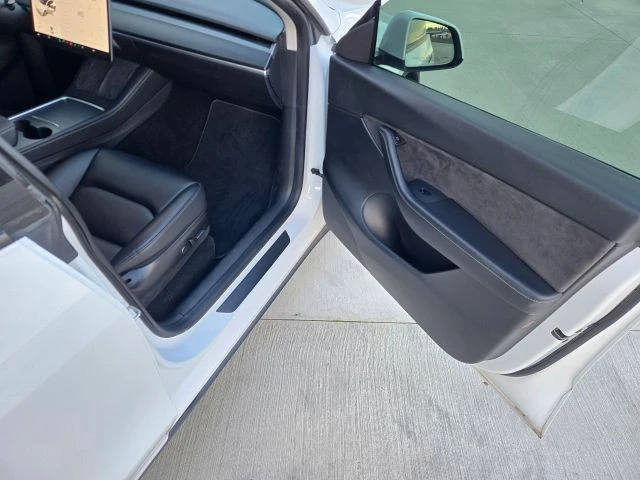 2021 Tesla Model Y - Image 19 of 21