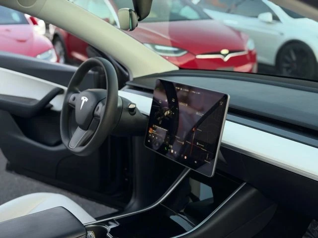 2021 Tesla Model Y - Image 13 of 21