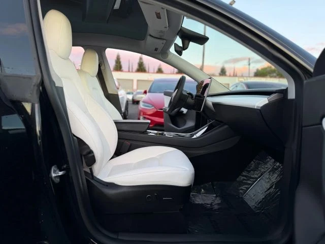2021 Tesla Model Y - Image 12 of 21