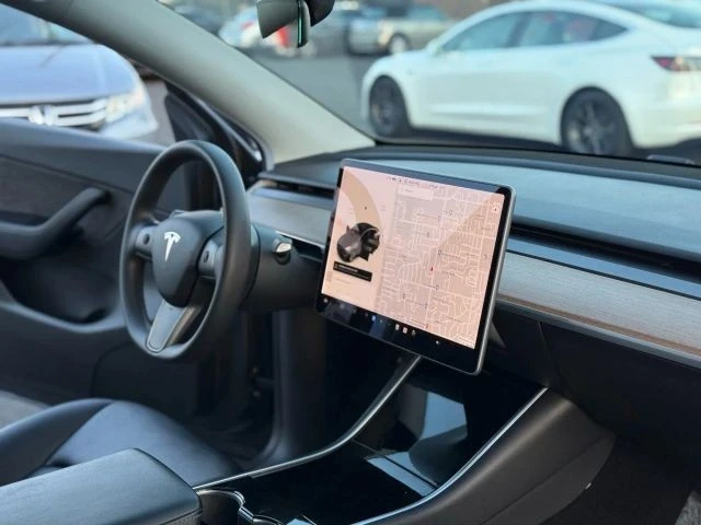 2021 Tesla Model Y - Image 13 of 21