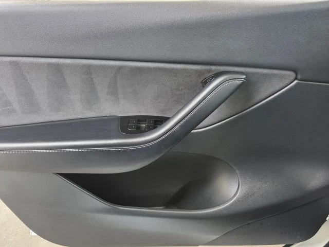 2021 Tesla Model Y - Image 24 of 31