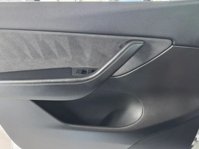 2021 Tesla Model Y - Image 17 of 21
