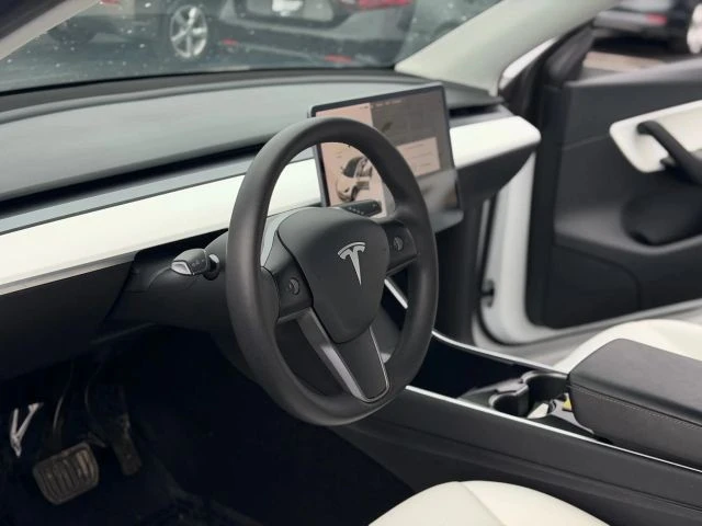 2021 Tesla Model Y - Image 17 of 21