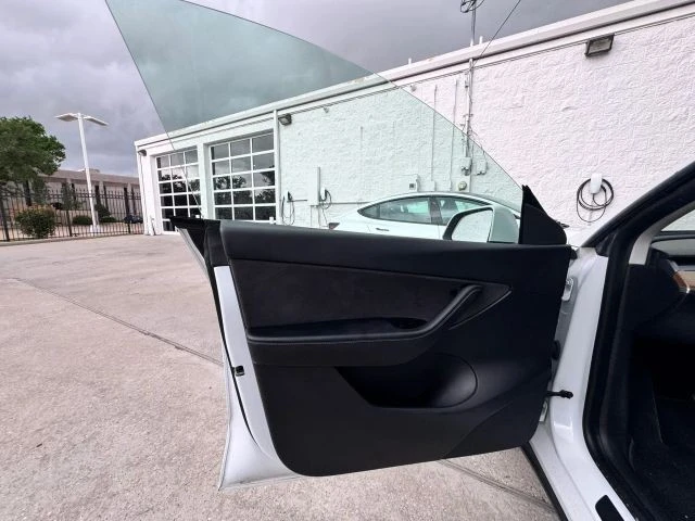 2021 Tesla Model Y - Image 6 of 8