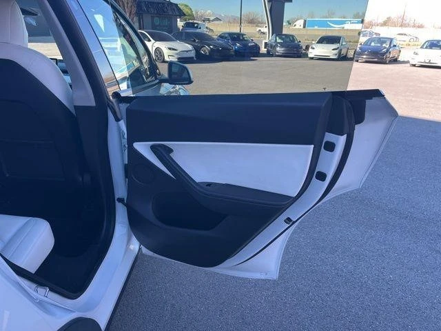 2021 Tesla Model Y Performance - Image 16 of 21