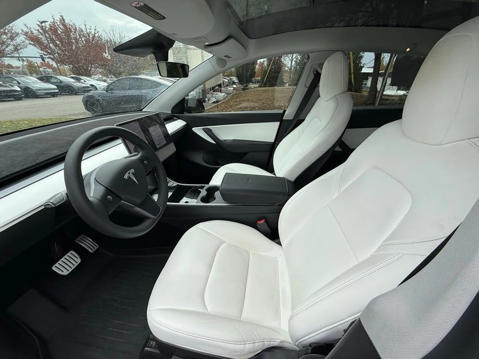 2021 Tesla Model Y Performance - Image 8 of 13