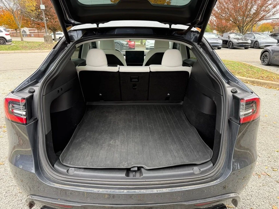 2021 Tesla Model Y Performance - Image 11 of 13