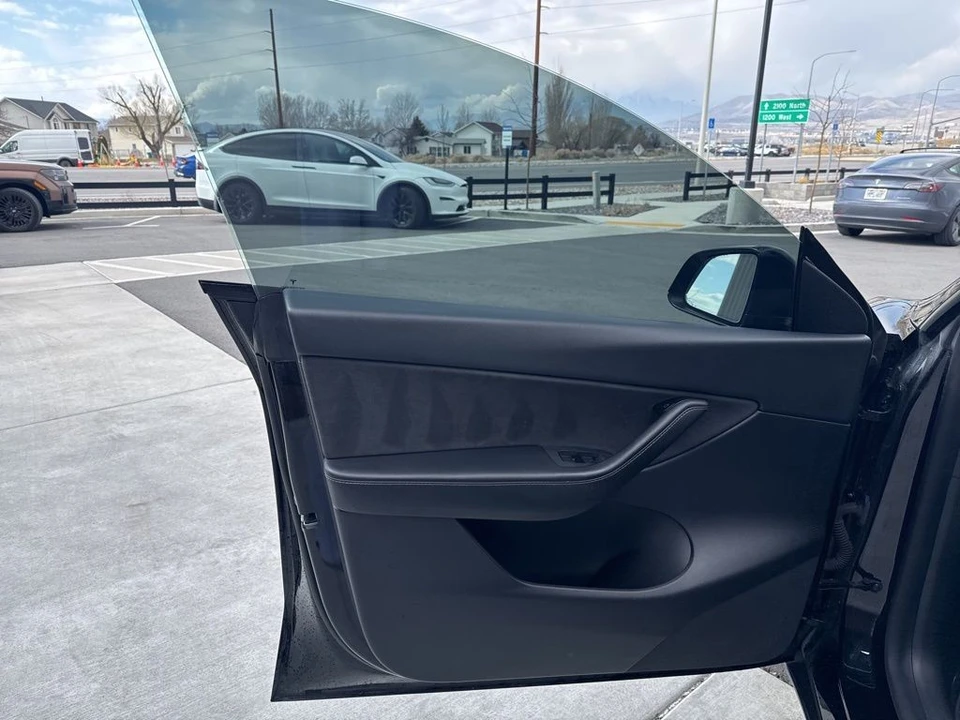 2021 Tesla Model Y Performance - Image 11 of 21