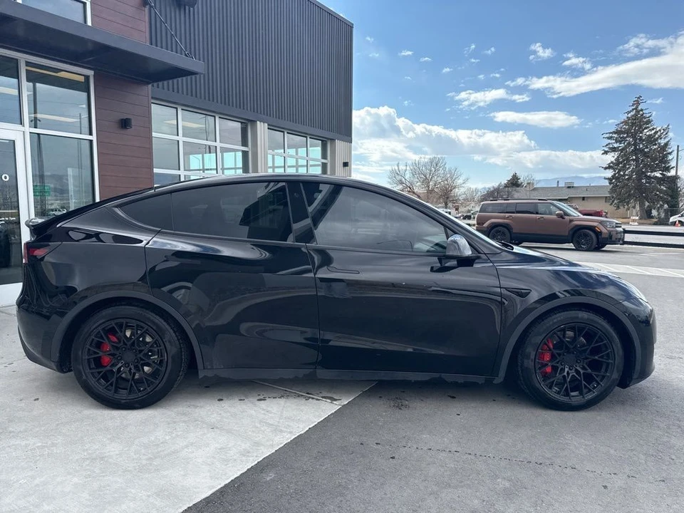 2021 Tesla Model Y Performance - Image 9 of 21