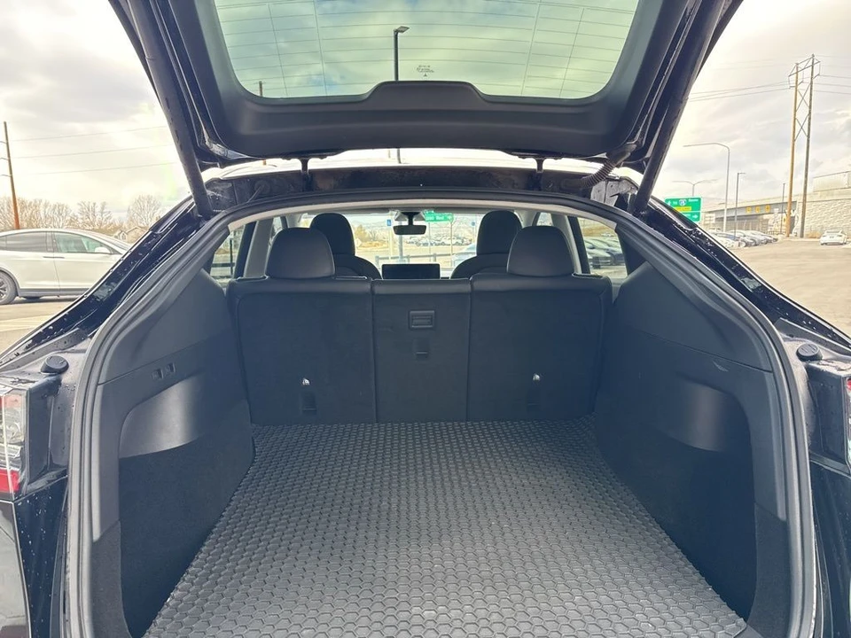 2021 Tesla Model Y Performance - Image 17 of 21