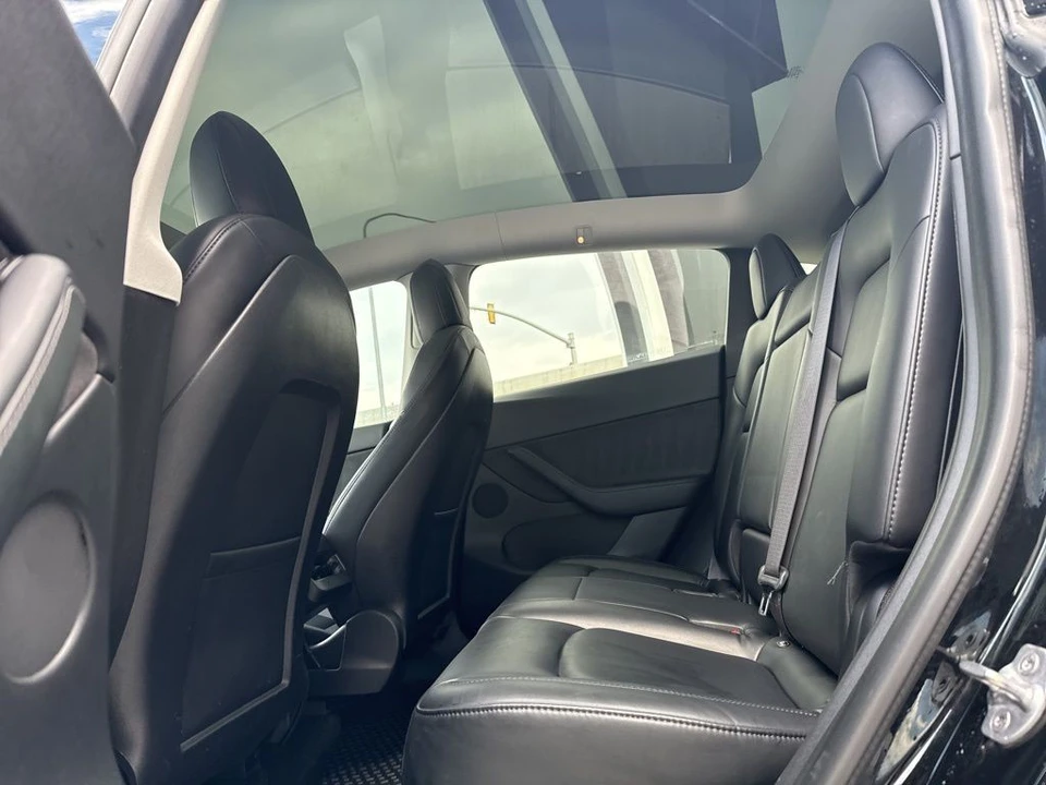 2021 Tesla Model Y Performance - Image 16 of 21